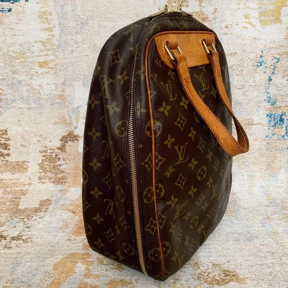 Authentic Vintage Louis Vuitton Excursion Bag - Picture 4 of 12